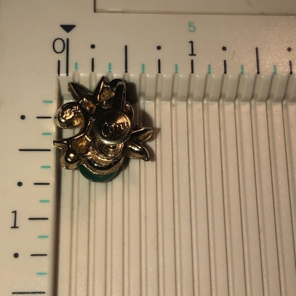 VTG Coro Green Lucite Gold Tone Screw Clip On Earrings .6” - Picture 7 of 7